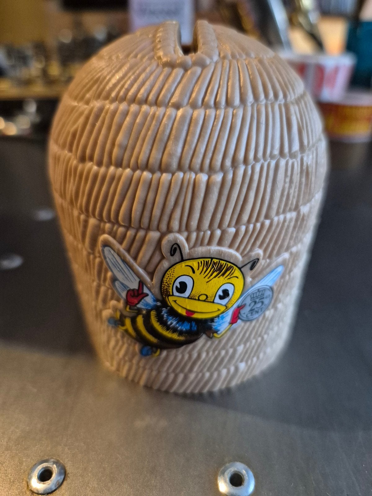 Vintage Spaarpot Bijenkorf met Bijtje 25 Cent, Verzamelen, Ophalen of Verzenden, Gebruikt, Kunststof, Dier