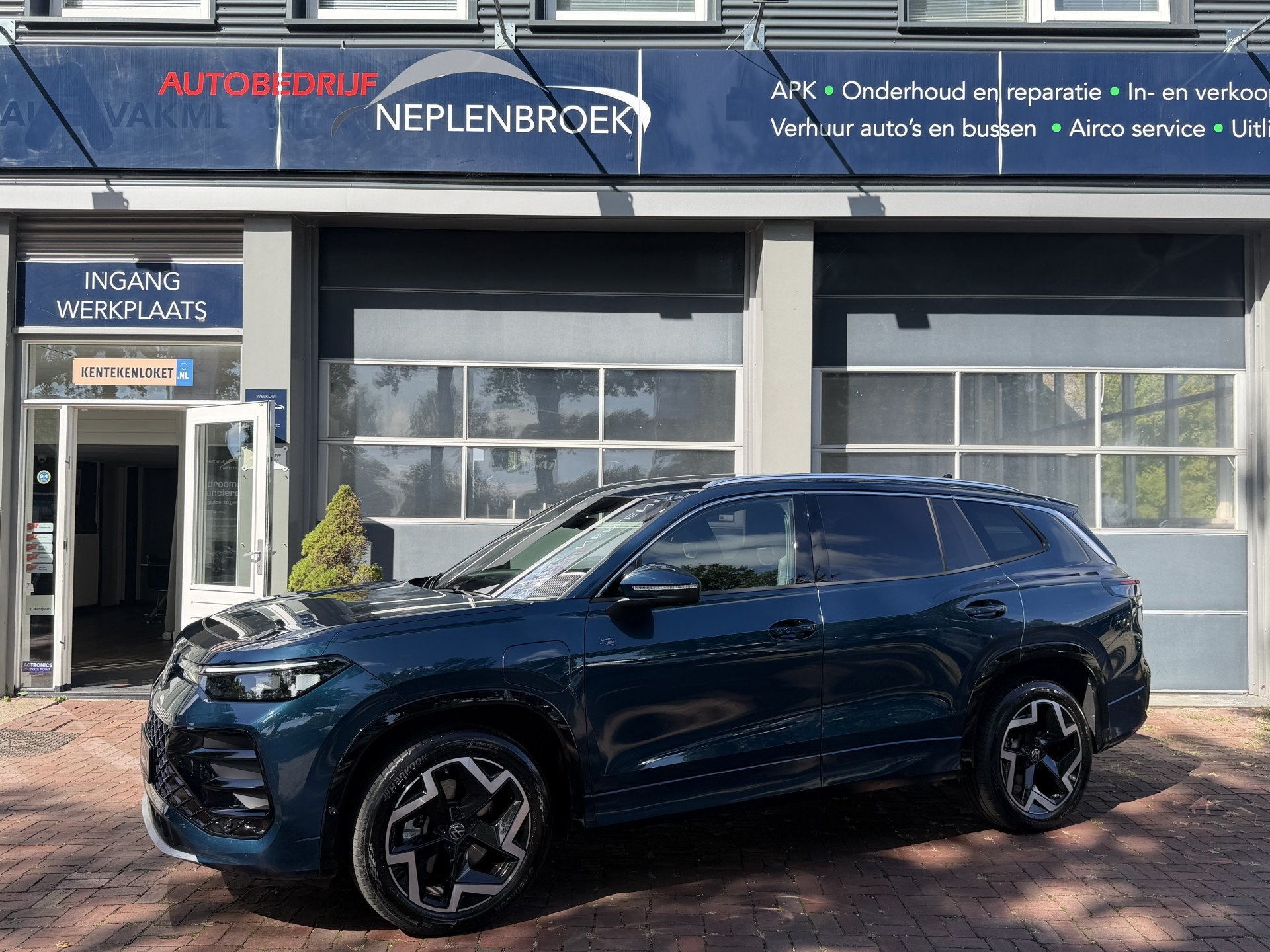 Volkswagen Tayron 1.5 eHybrid plug-hybride R-Line Edition 20, Auto's, Dealer onderhouden, 4 cilinders, Blauw, Leder en Stof