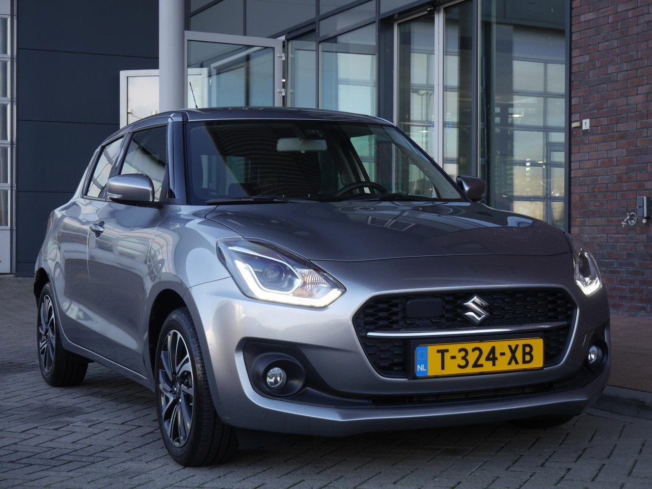 Suzuki Swift 1.2 Style Smart Hybrid | Lage km.stand | StoelV, Auto's, 83 pk, Gebruikt, 31 €/maand, 4 cilinders