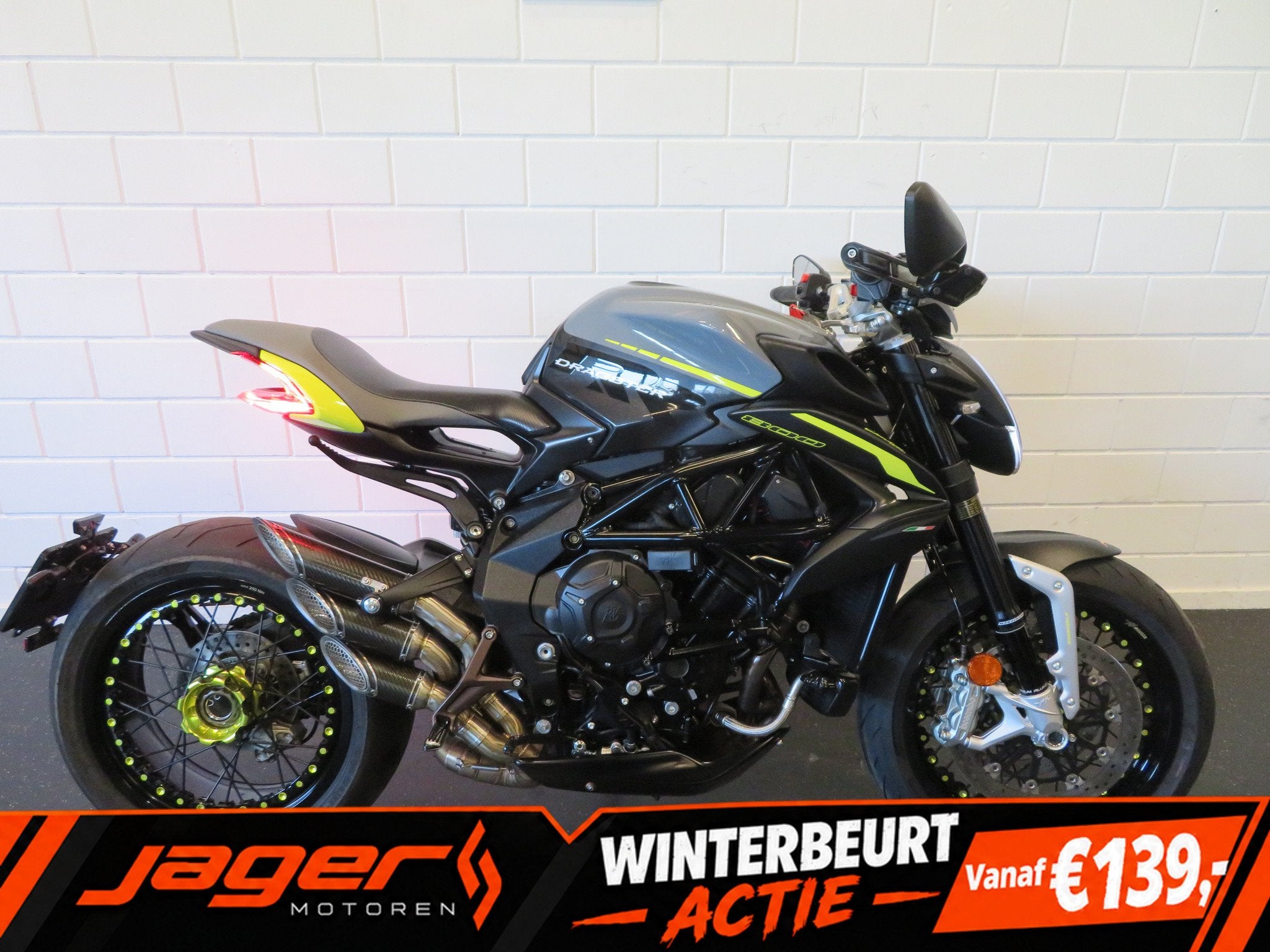 MV Agusta BRUTALE DRAGSTER 800 RR NIEUWSTAAT! (bj 2018), Motoren, 800 cc, Naked bike, Gebruikt, Bedrijf