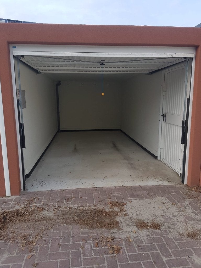 Te huur: nette garagebox in Almelo