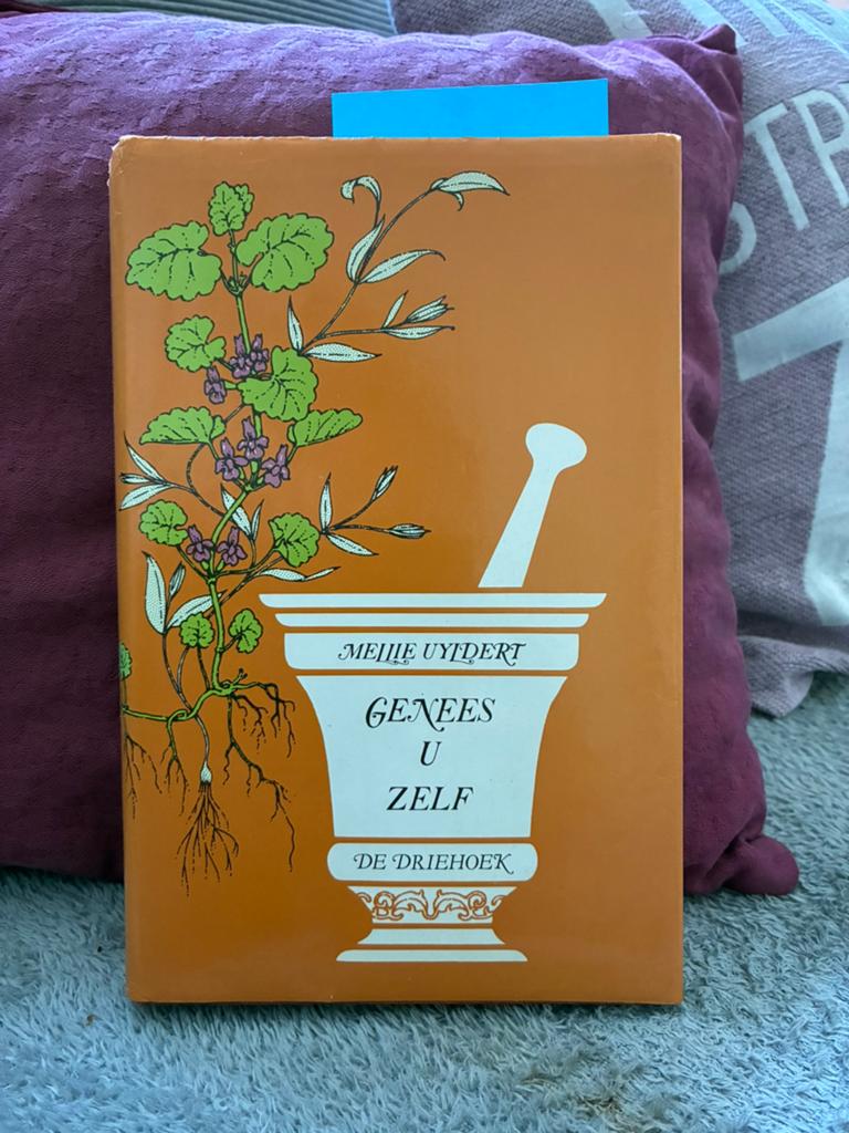 Genees U Zelf ..( Mellie Uyldert .), Ophalen of Verzenden, Zo goed als nieuw, Overige onderwerpen, Achtergrond en Informatie