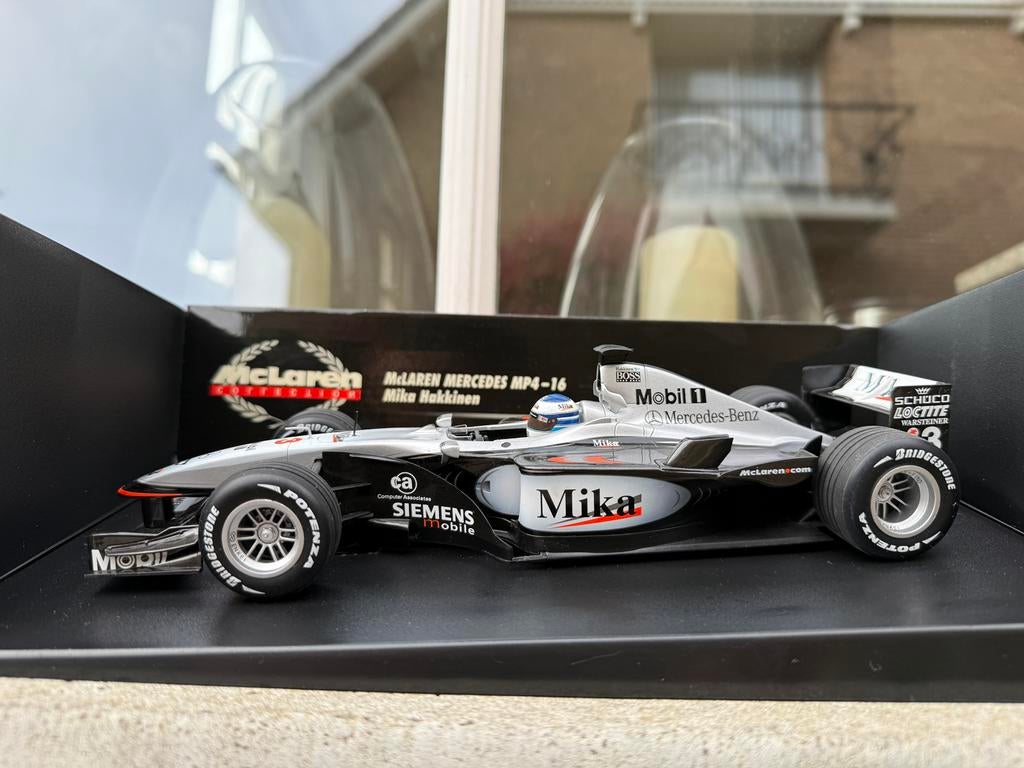 1:18 McLaren Mercedes MP4/16 #3 Hakkinen 2001 Minichamps, Hobby en Vrije tijd, Modelauto's | 1:18, Minichamps, Auto, Ophalen of Verzenden
