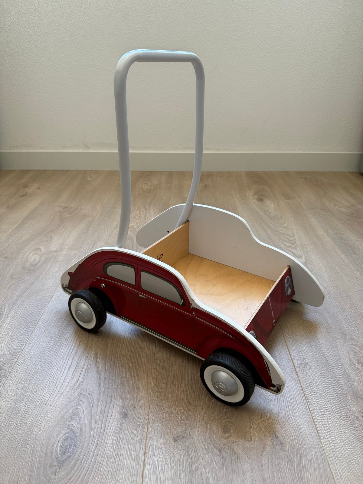 Houten loopwagen in de vorm van een rode Kever, Ophalen of Verzenden, Zo goed als nieuw, Duw- of Trekspeelgoed