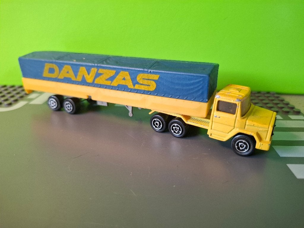 Majorette 367 - Magirus Danzas Truck [geel] 1/100, Ophalen of Verzenden, Gebruikt, Bus of Vrachtwagen