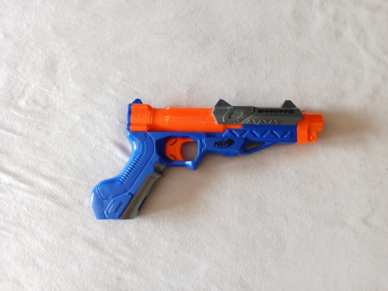 Nerf SharpFire (2013) | Schiet hard | Incl. 3 blauwe darts, Ophalen of Verzenden, Gebruikt
