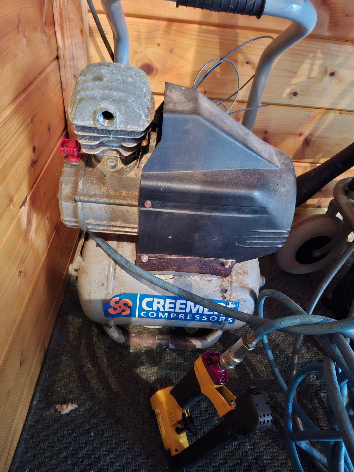 Compressor met tacker - Creemers en Union, Ophalen, Gebruikt