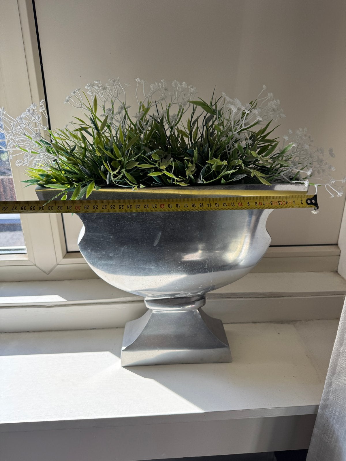 Grote zilverkleurige vaas met kunstplanten, Ophalen, Inclusief decoratie, Zo goed als nieuw, Metaal
