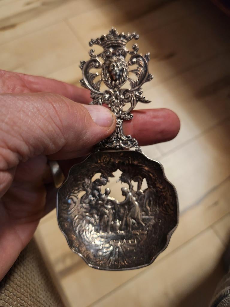 Antieke Zilveren Lepel met Gedetailleerde Reliëfs, Ophalen of Verzenden, Zilver