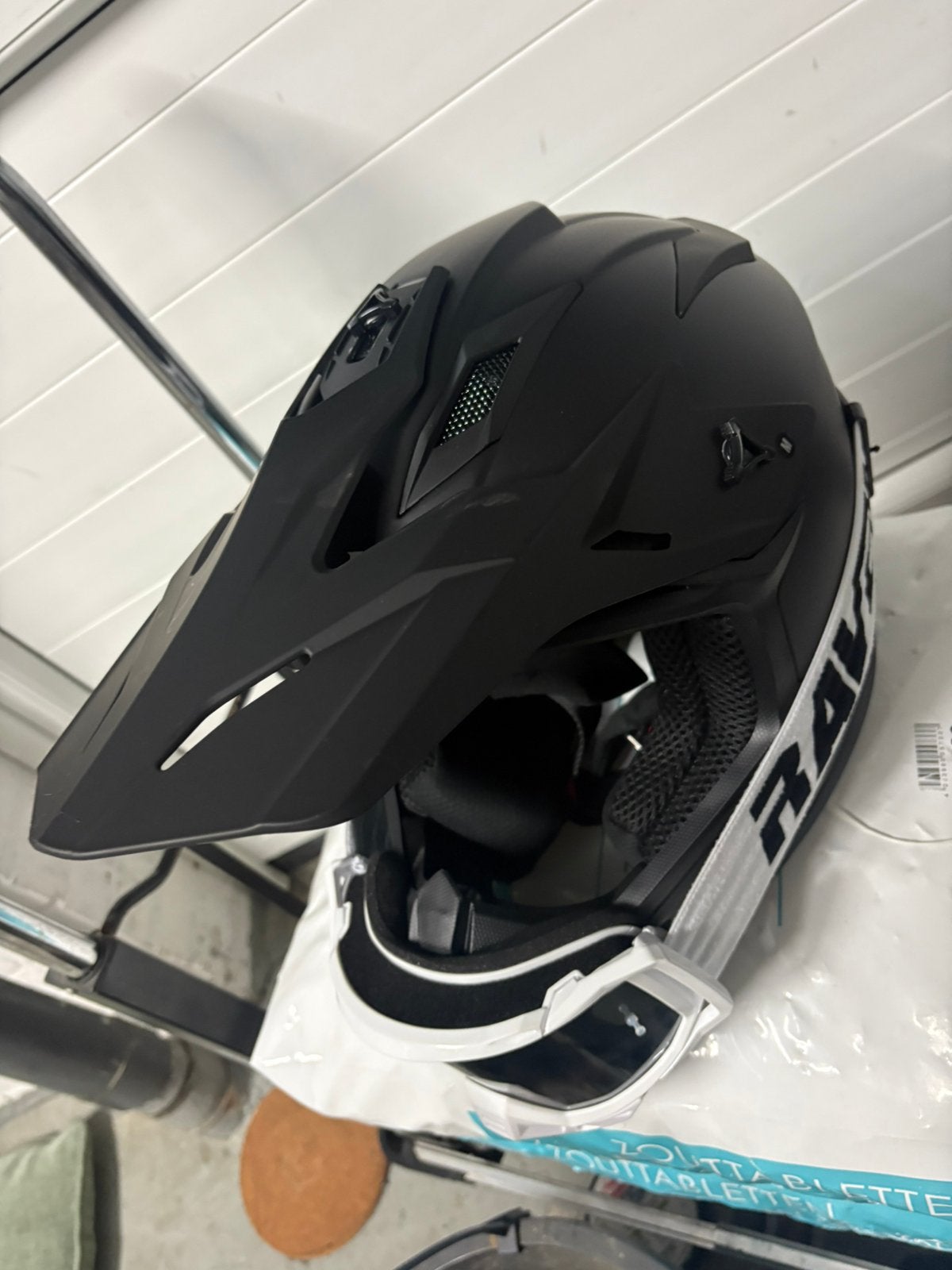 Raven crosshelm met bril 57/58cm, Ophalen, Tweedehands, Offroadhelm, Overige merken