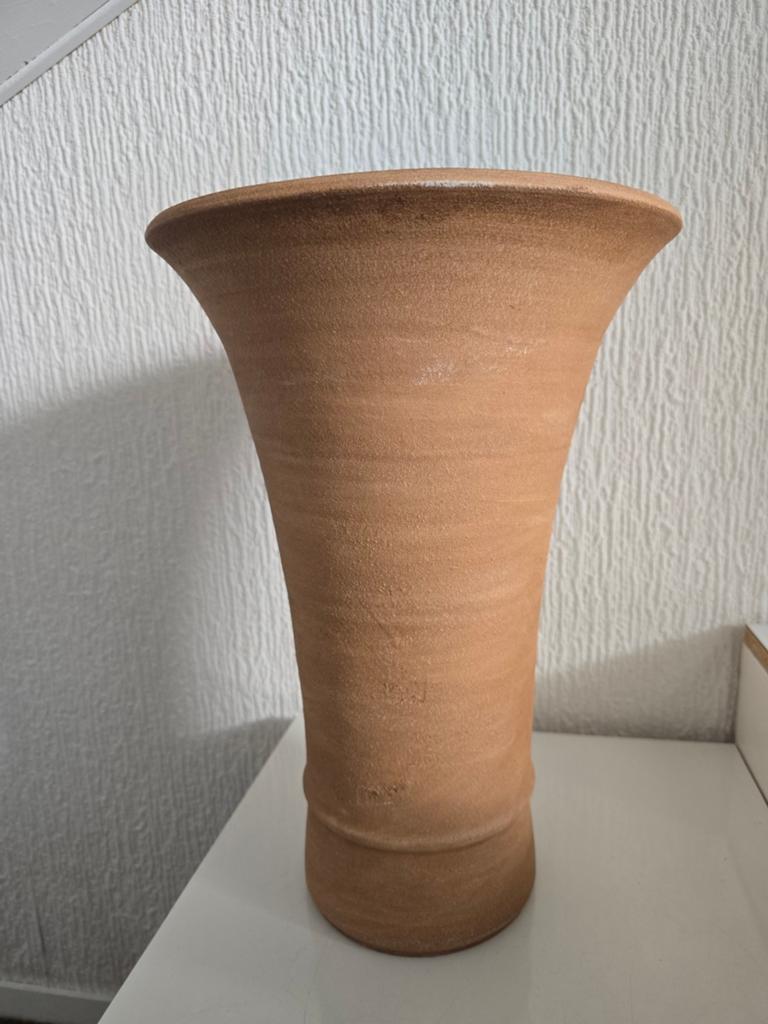 Trompetvorm vaas/pot in terracottastijl, 25 tot 40 cm, Binnen, Ophalen of Verzenden, Zo goed als nieuw
