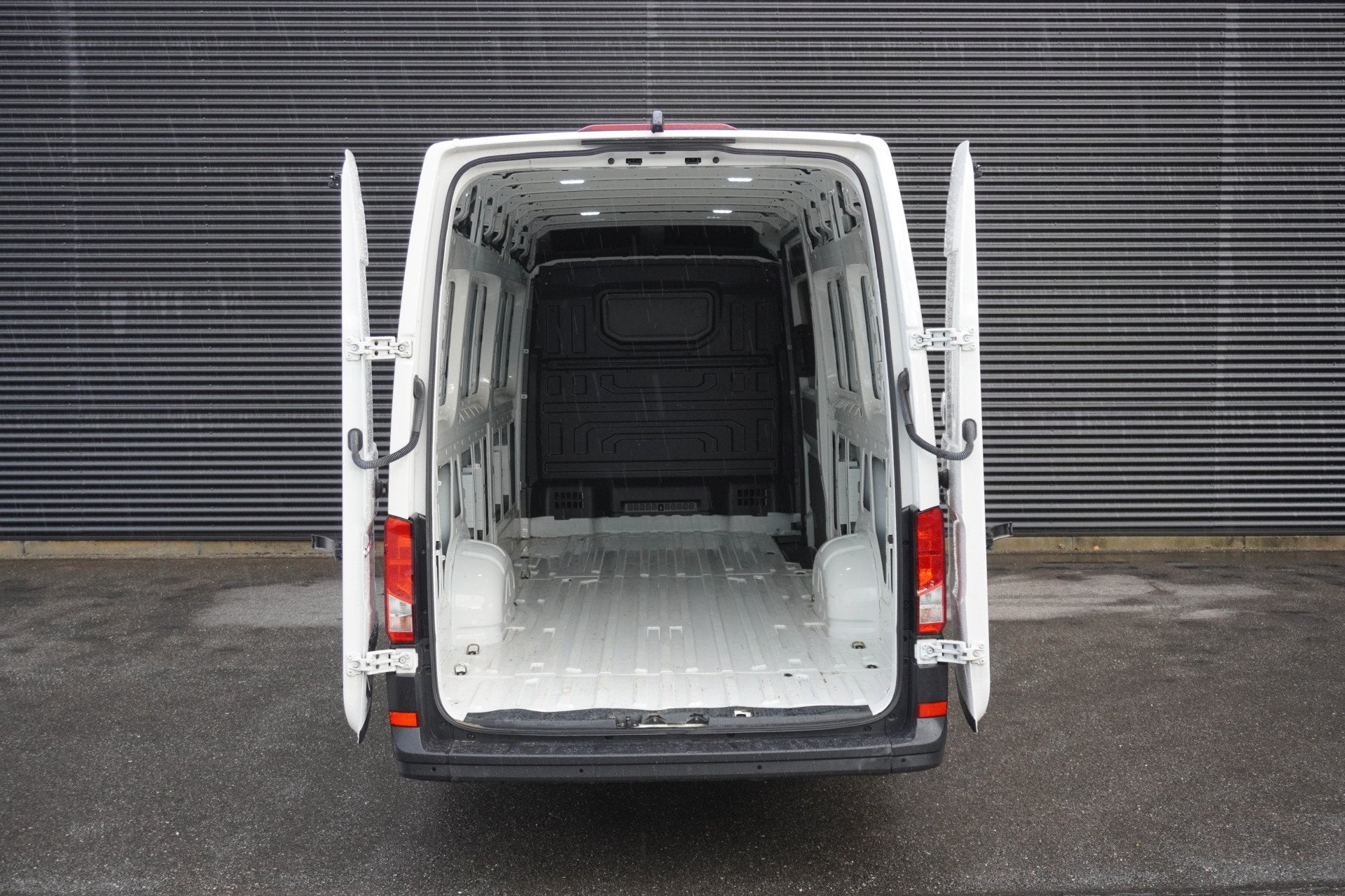 Volkswagen Crafter 177pk Automaat L5H3/L4H3 LED Apple carpla, Auto's, Gebruikt, Euro 6, 4 cilinders, Volkswagen