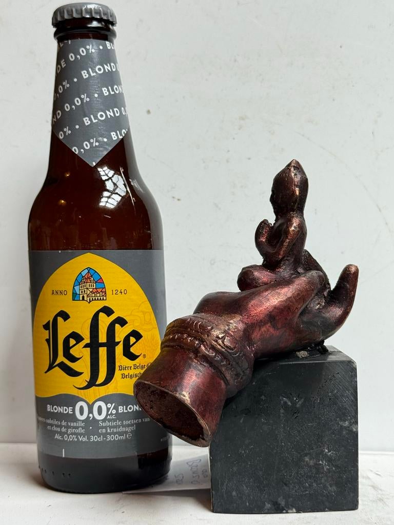 Oud bronzen beeldje op steen uit Burma, Ophalen of Verzenden