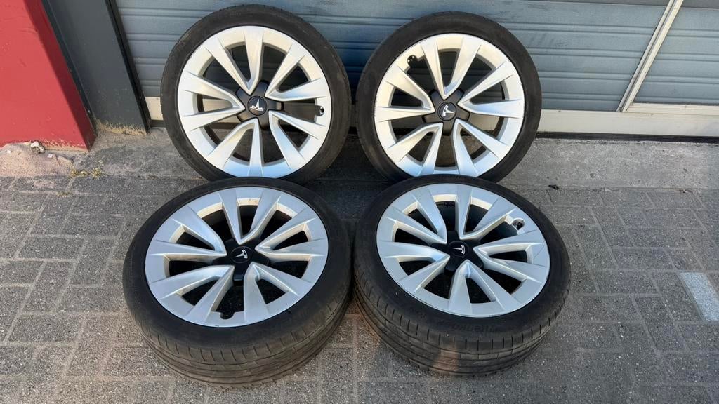 Originele Tesla Model 3 19 inch sport velgen TPMS Zomer, Auto-onderdelen, Banden en Velgen, Gebruikt, Banden en Velgen, 235 mm