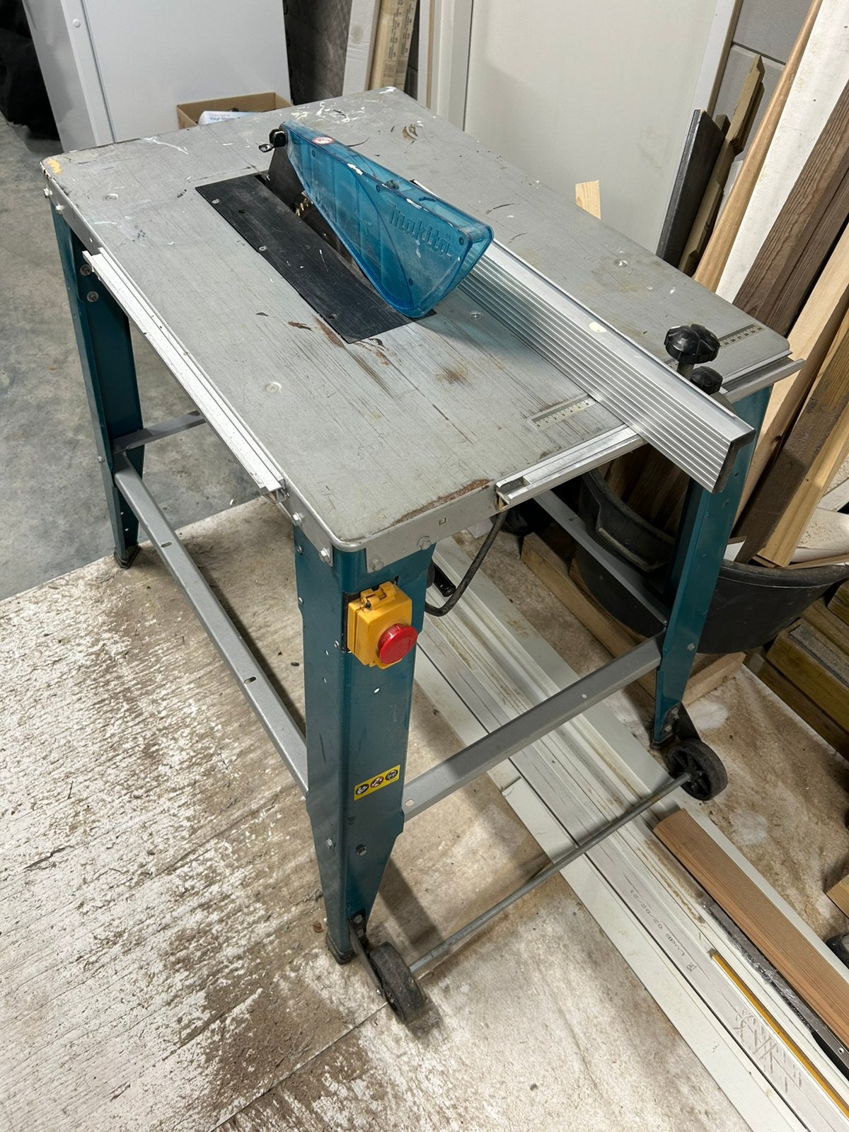 Makita 2712 zaagtafel / bouwzaag, Doe-het-zelf en Verbouw, Gereedschap | Zaagmachines, Ophalen, Gebruikt, Cirkelzaag, 70 mm of meer