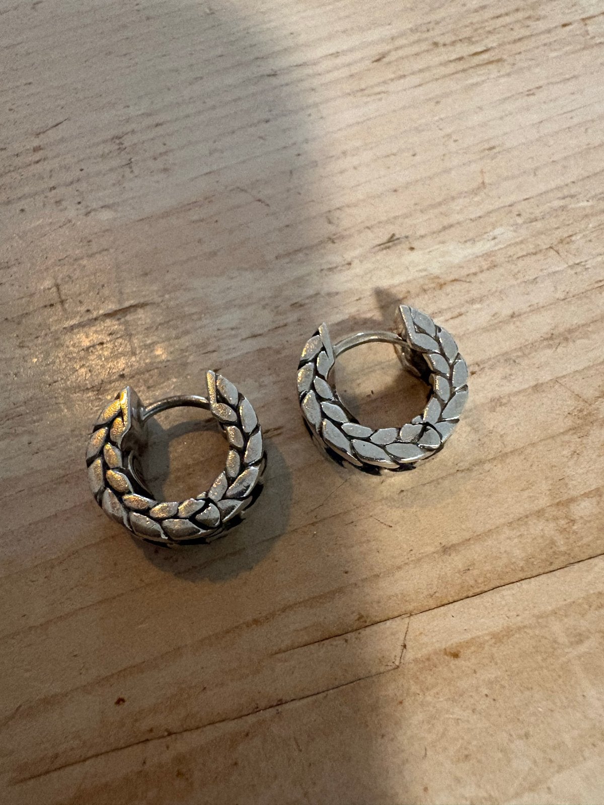 Buddha to buddha Zilverkleurige Oorbellen Gevlochten Patroon, Sieraden, Tassen en Uiterlijk, Oorbellen, Ophalen, Zo goed als nieuw