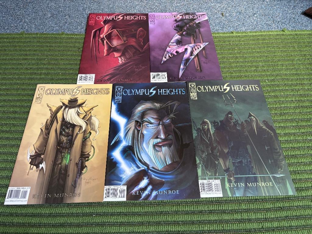 American Comics, Olympus Heights (1-5 compleet, 10 Euro), Complete serie of reeks, Ophalen of Verzenden, Gelezen, Amerika