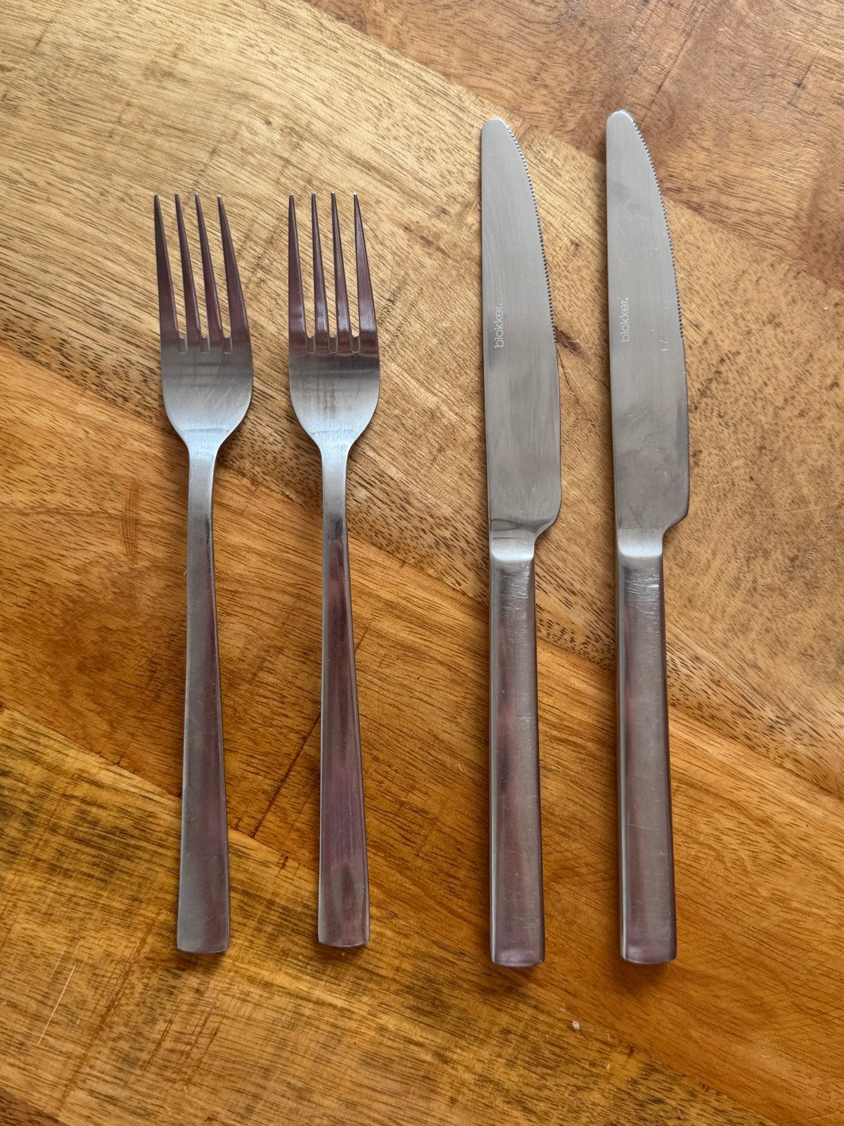 Blokker bestekset: 2 vorken, 2 messen (gebruikt), Gebruikt, Bestekset, Ophalen of Verzenden, Rvs of Chroom
