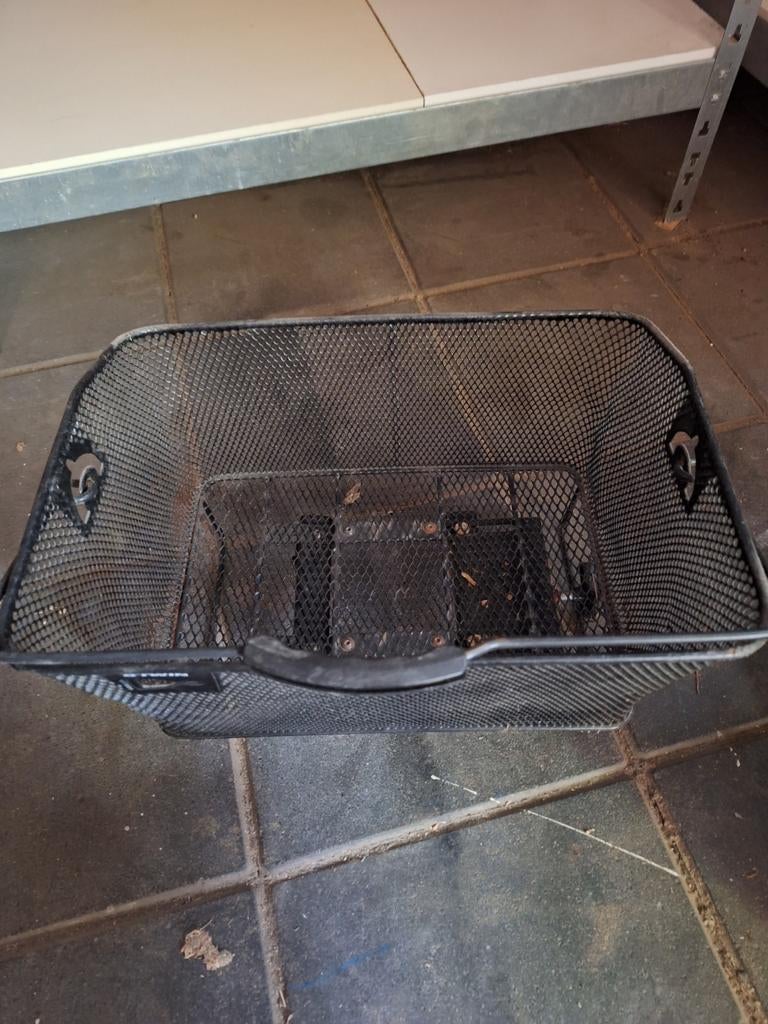 Zwarte fiets achter mand, Ophalen, Gebruikt, Fietsmand
