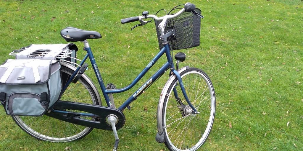 Batavus damesfiets met mand en fietstassen, Fietsen en Brommers, Fietsen | Dames | Damesfietsen, Ophalen, Versnellingen, Batavus