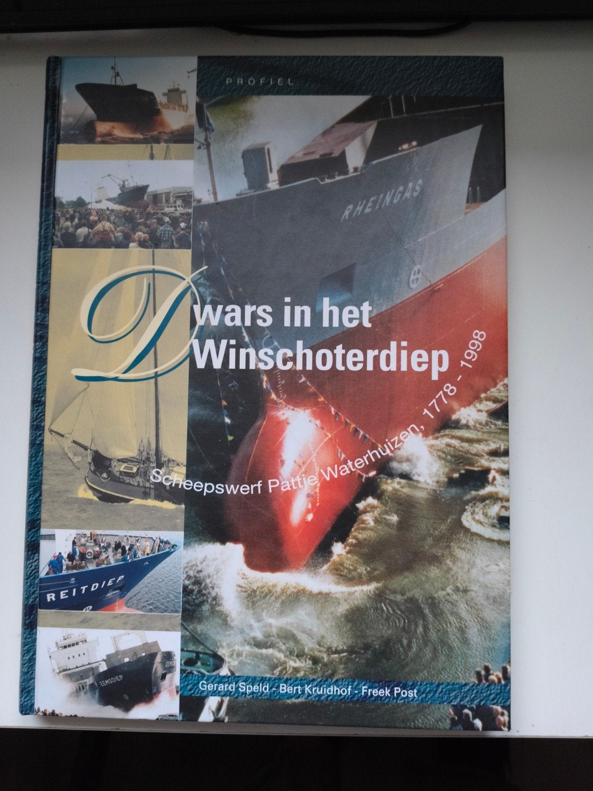 Dwars in het Winschoterdiep scheepswerf Pattje Waterhuizen, Verzenden, Zo goed als nieuw