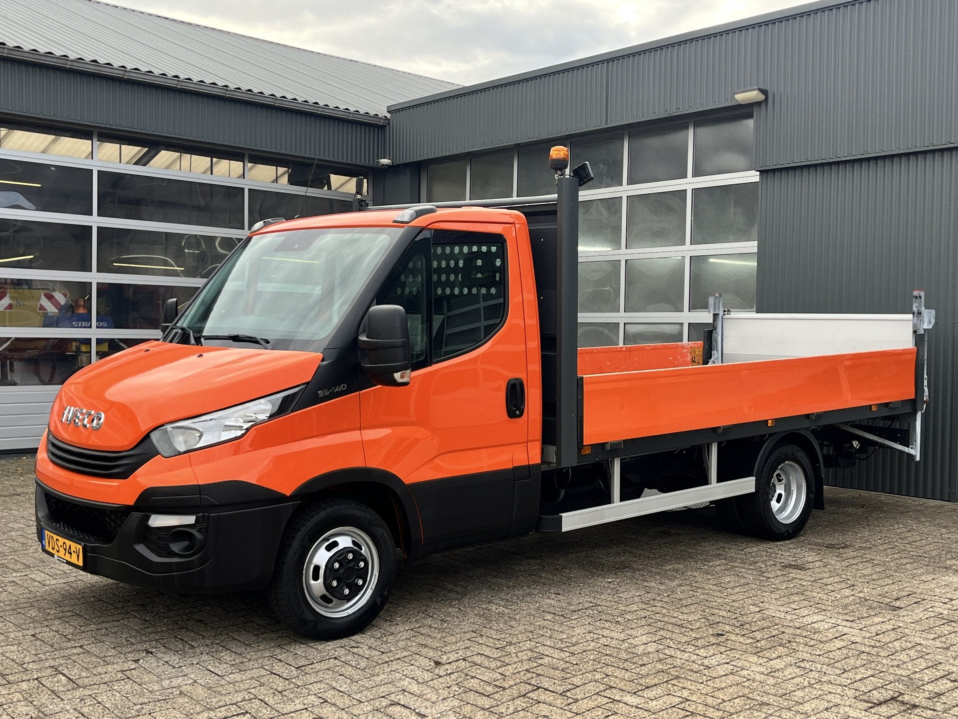 Iveco Daily 35C14 2.3 375 Laadklep 500kg Trekhaak 3500kg tre, Gebruikt, Iveco, 2535 kg, Origineel Nederlands