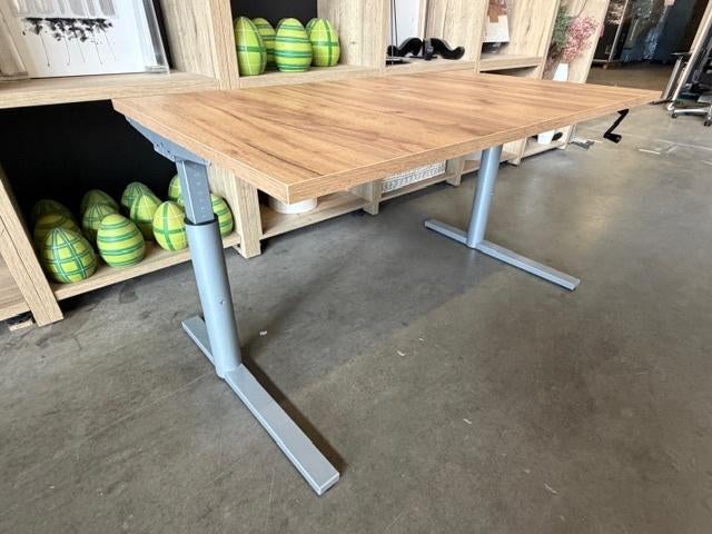 Foto 3 van Refurbished Gispen TM Verstelbaar bureau met slinger, 40 st