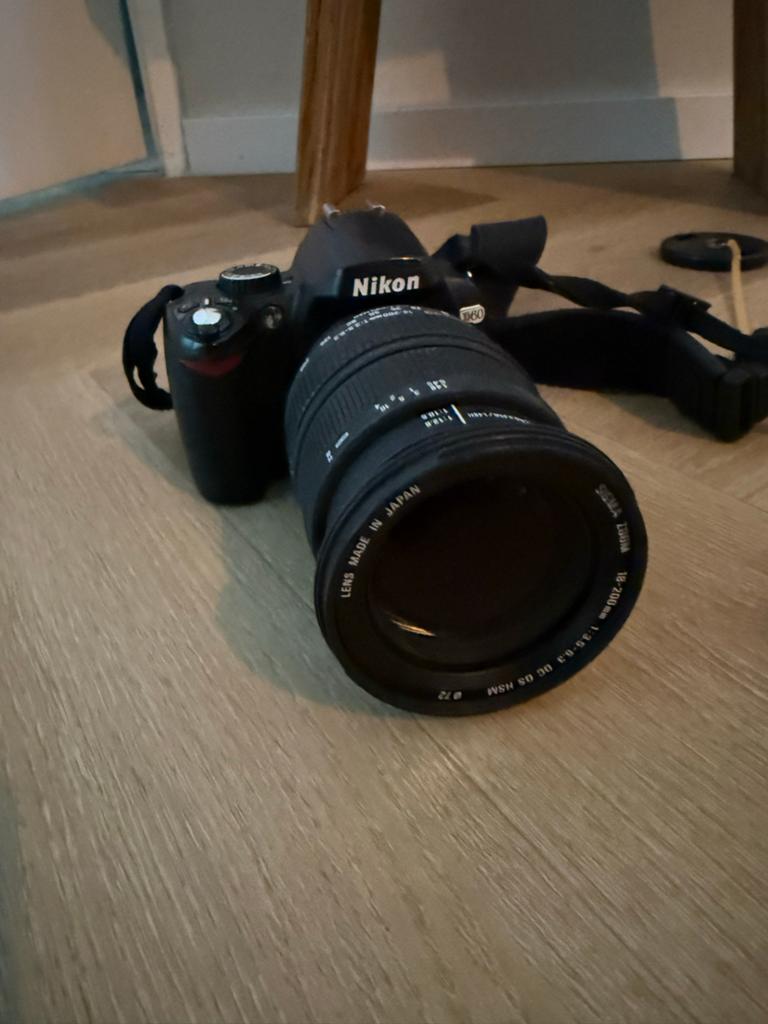 Nikon D60 spiegelreflexcamera met Sigma 18-200mm lens, Ophalen, Spiegelreflex, Zo goed als nieuw, Nikon