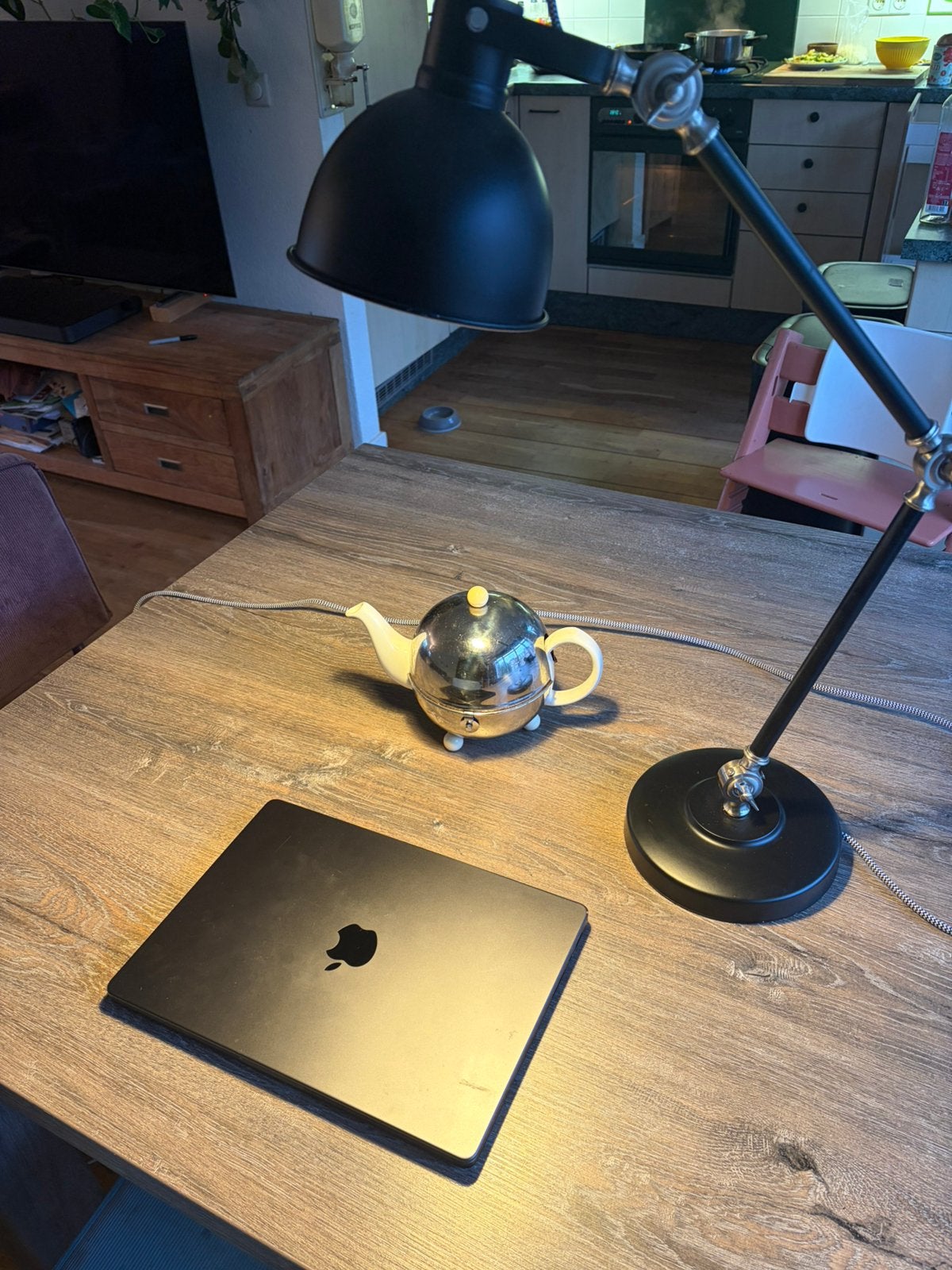 Tafellamp (zwart, groot, degelijk), Ophalen, Bureaulamp, Kunststof, Zo goed als nieuw