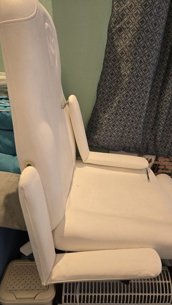 Witte behandelstoel schoonheidsspecialiste of pedicure, Ophalen, Gebruikt, Overige typen