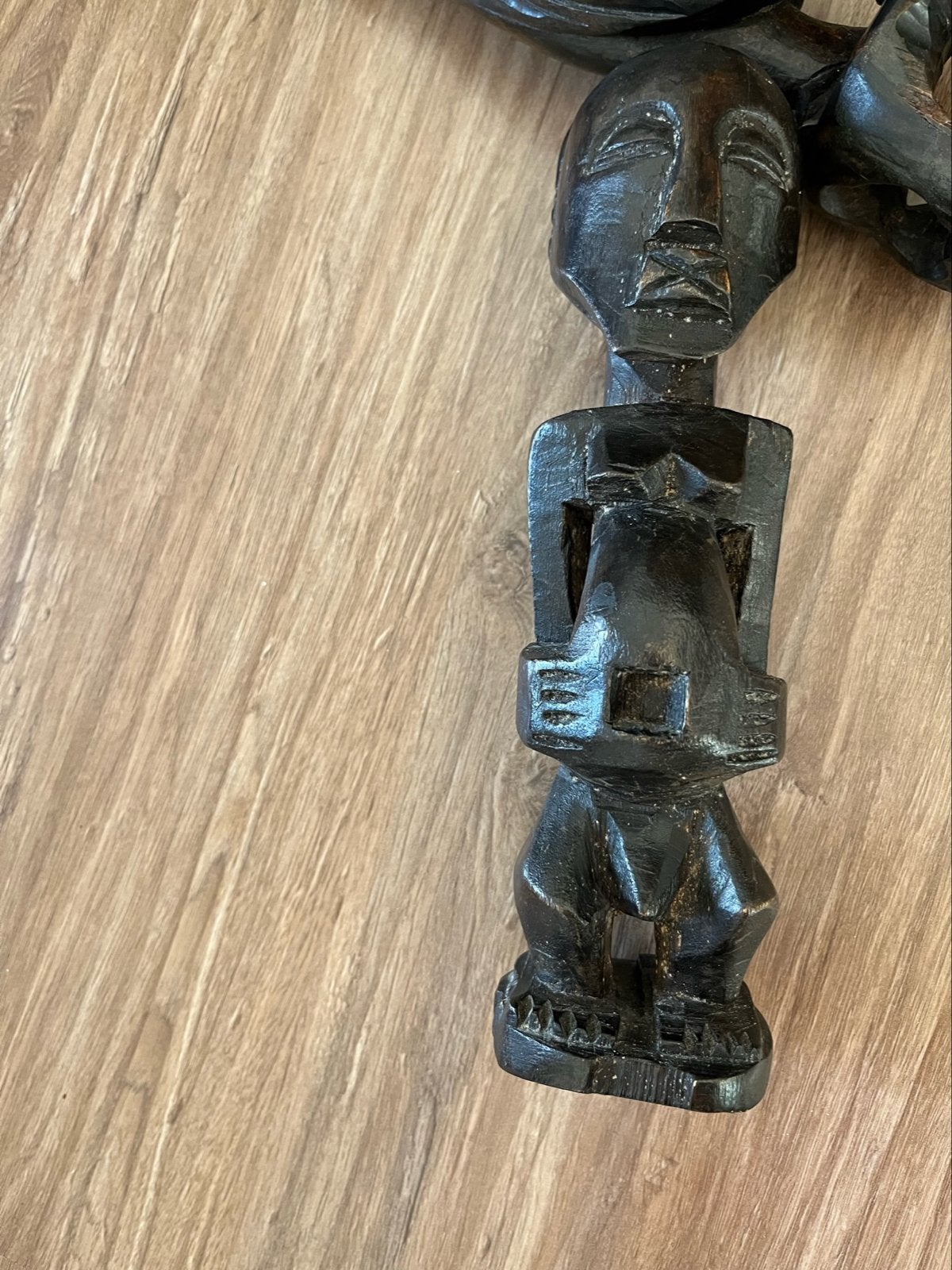 Afrikaans houten beeldje - Handgesneden, Antiek en Kunst, Hout, Bruin, Afrika, Ophalen of Verzenden