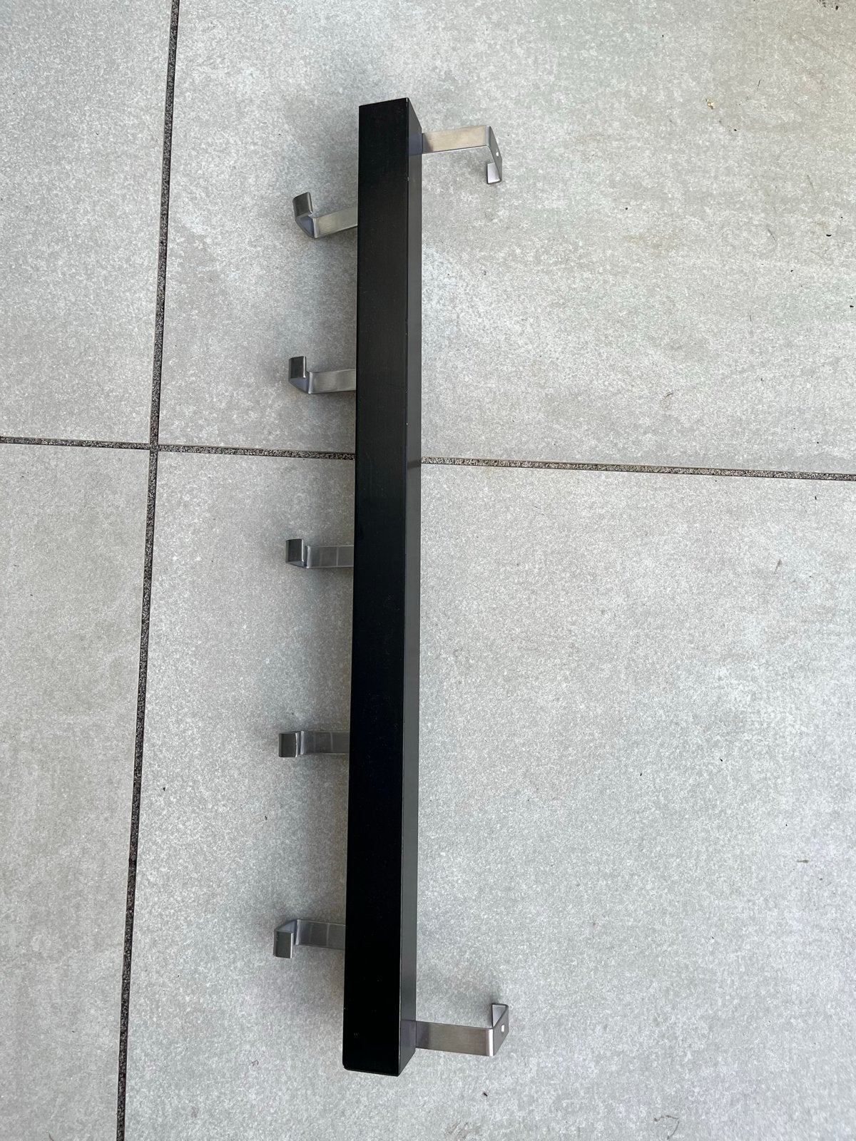 Zwarte wandkapstok met 5 metalen haken, Gebruikt, Minder dan 100 cm, Metaal, Ophalen