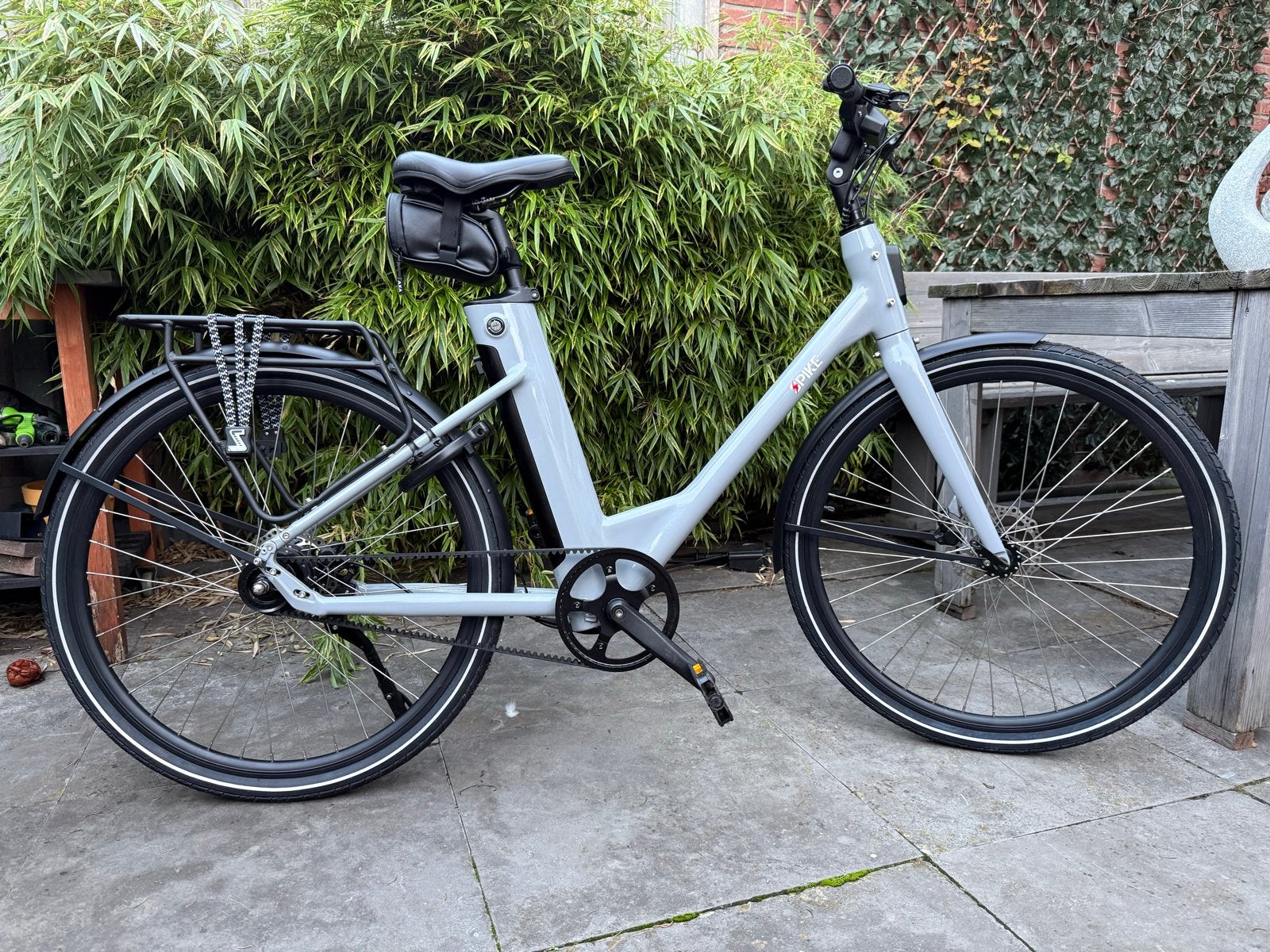 SPIKE dames e-bike 2026 Riemaandrijving Slechts 167 km, Zo goed als nieuw, 51 tot 55 cm, 50 km per accu of meer, Ophalen