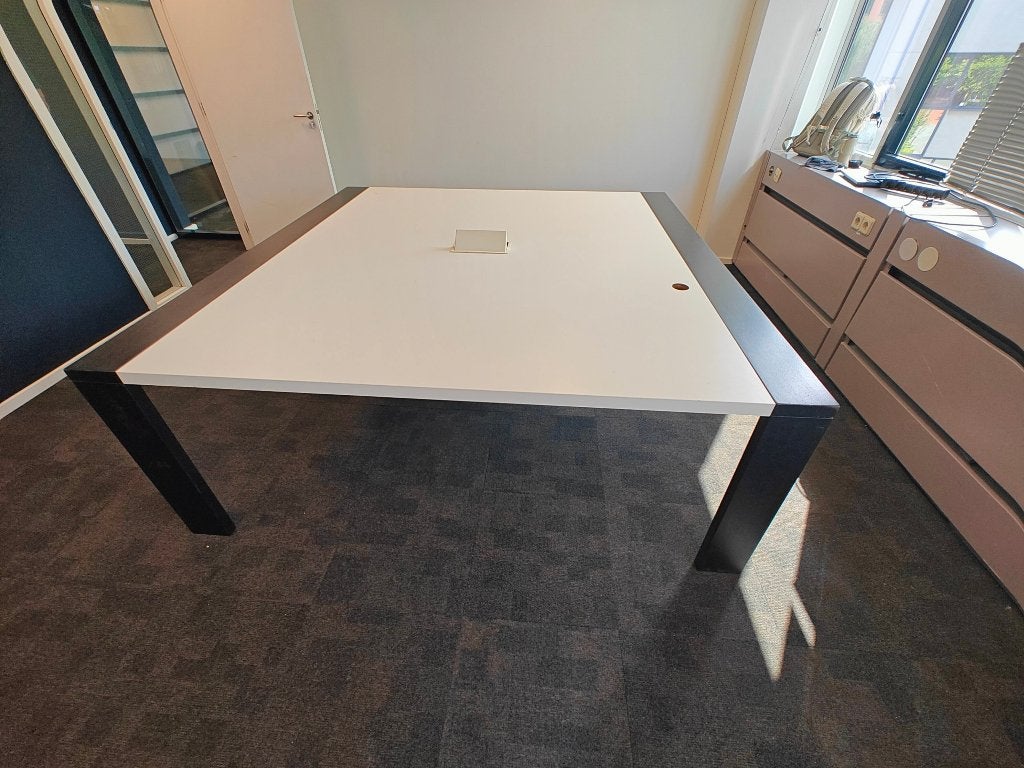Grote vergadertafel 2 bij 2 meter (gratis), Ophalen, Gebruikt, Overige materialen, Vierkant