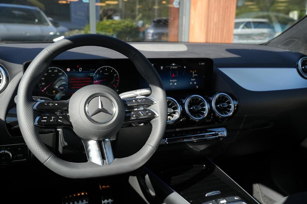Mercedes-Benz GLA-klasse 200 AMG Line Panoramadak Adapt. Cru, Auto's, Mercedes-Benz, 15 km/l, Euro 6, 4 cilinders, 163 pk