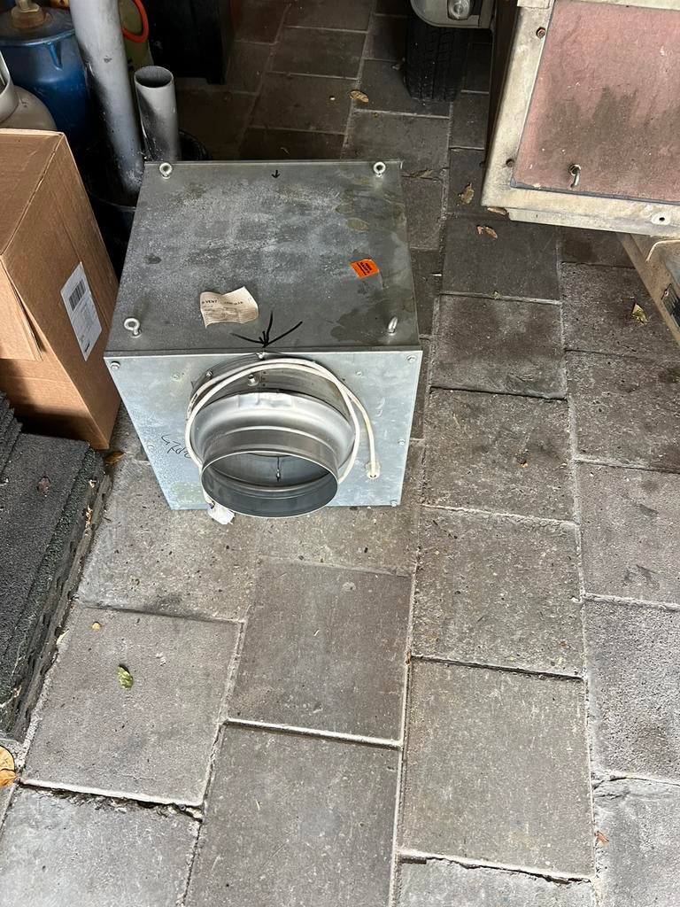Afzuiging in box, Doe-het-zelf en Verbouw, Ventilatie en Afzuiging, Ophalen of Verzenden, Zo goed als nieuw, Afzuiger