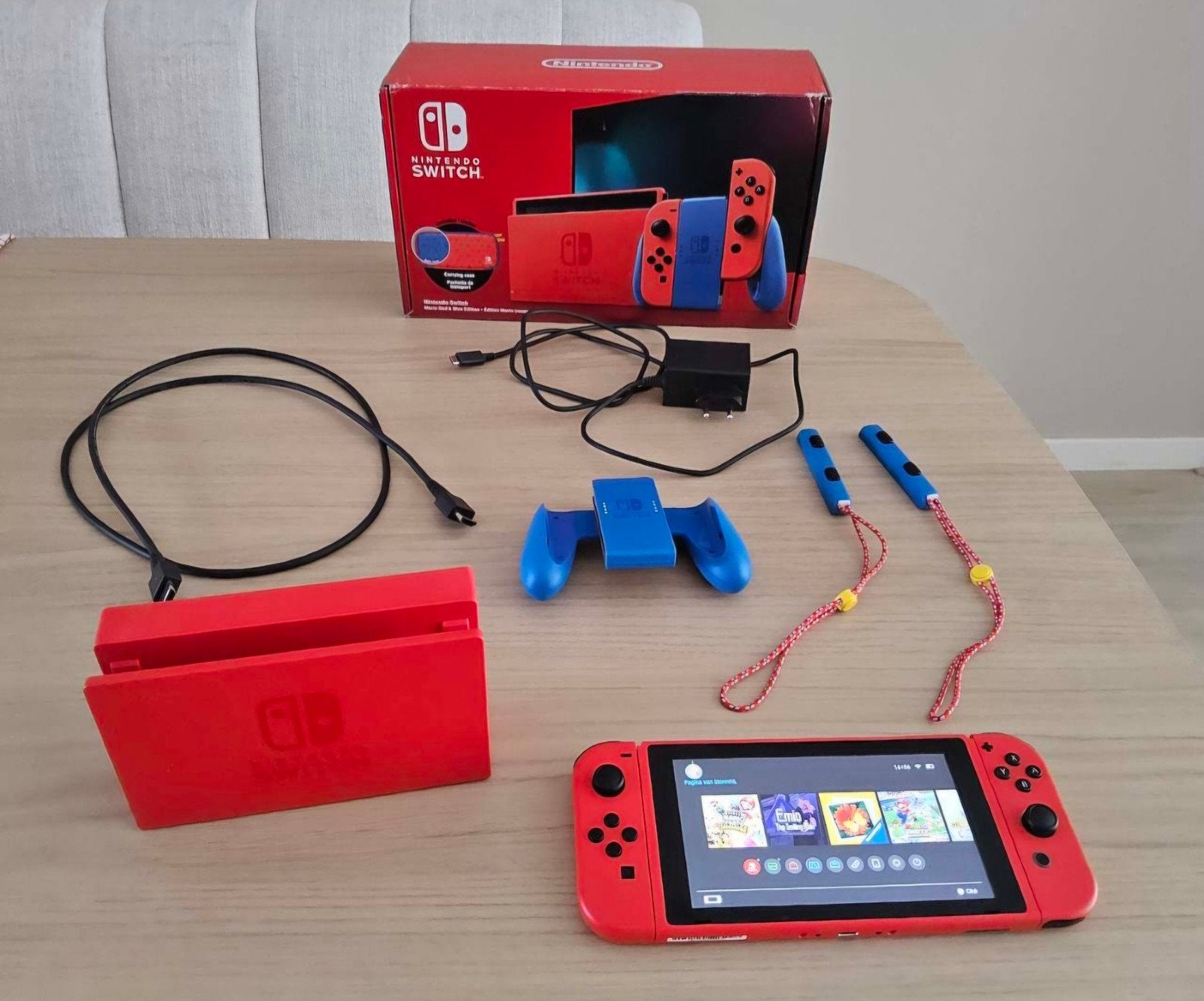 Nintendo Switch Console - Rood / Blauw - Super Mario Limited, Ophalen of Verzenden, Zo goed als nieuw, Met 2 controllers, Switch 2019 Upgrade