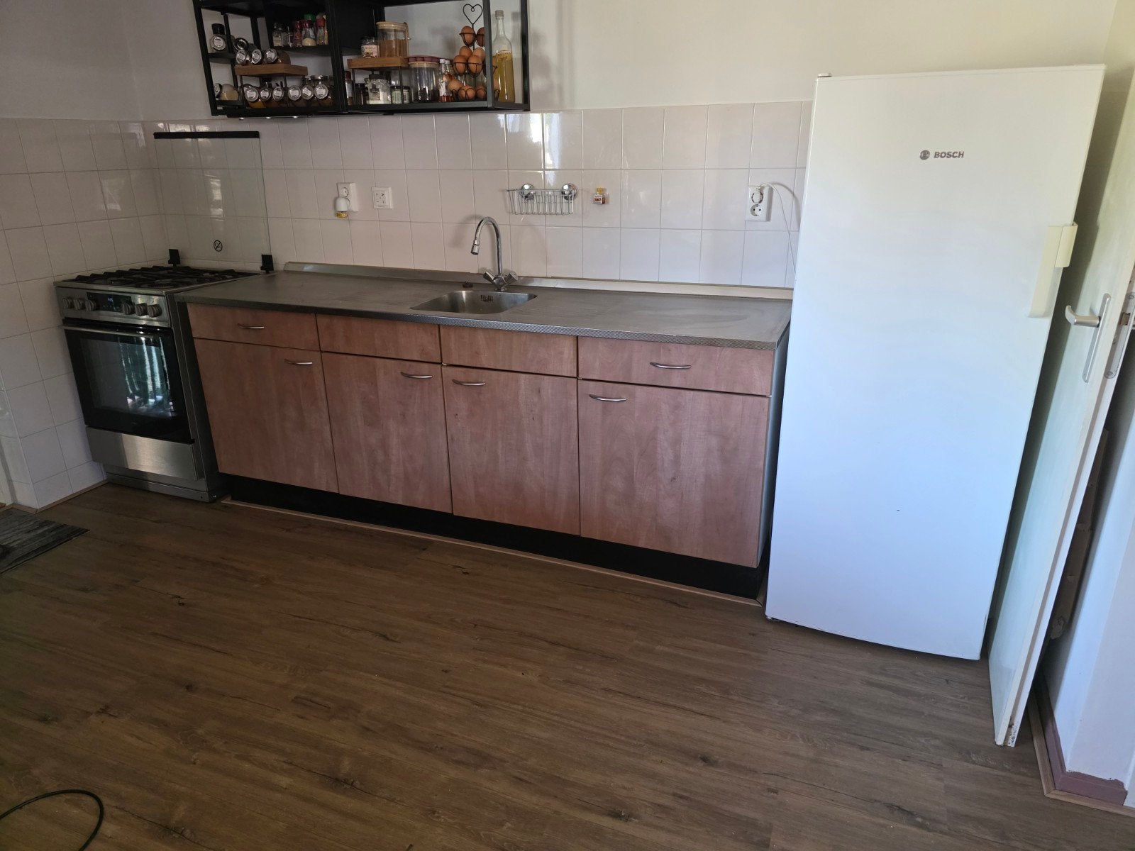keukenblok met koelkast en gasstel met oven., Ophalen, Gebruikt, Wit, Enkelwandige keuken