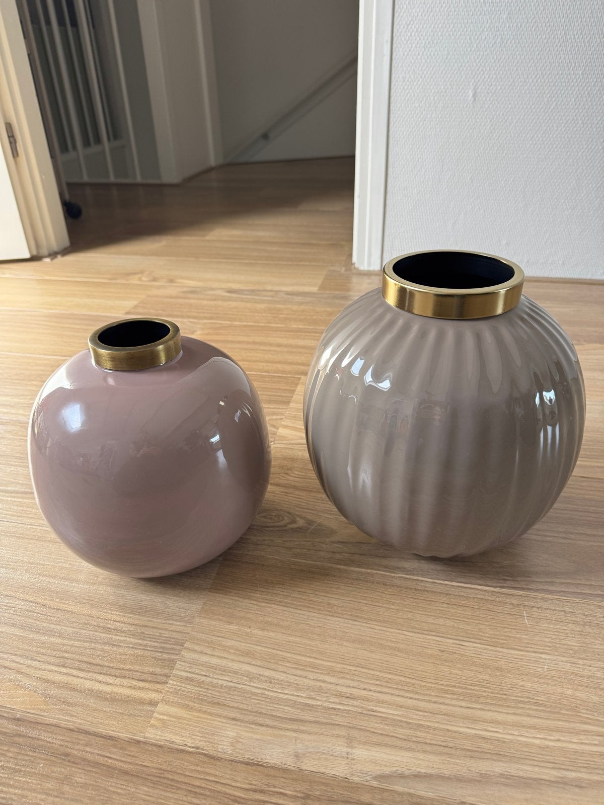Set van 2 vazen Light & Living - Oud Roze & Aubergine, Ophalen of Verzenden, Zo goed als nieuw, Meerkleurig, Steen/keramiek