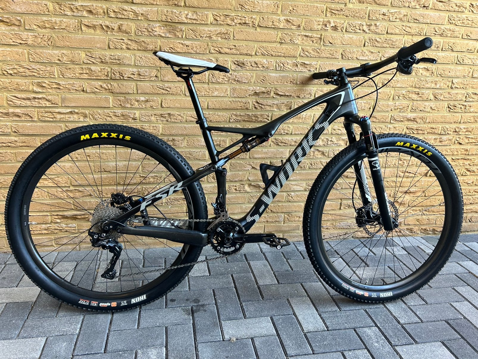 Foto 2 van Specialized S-Works Epic 29 World Cup – Full Carbon – Maat L