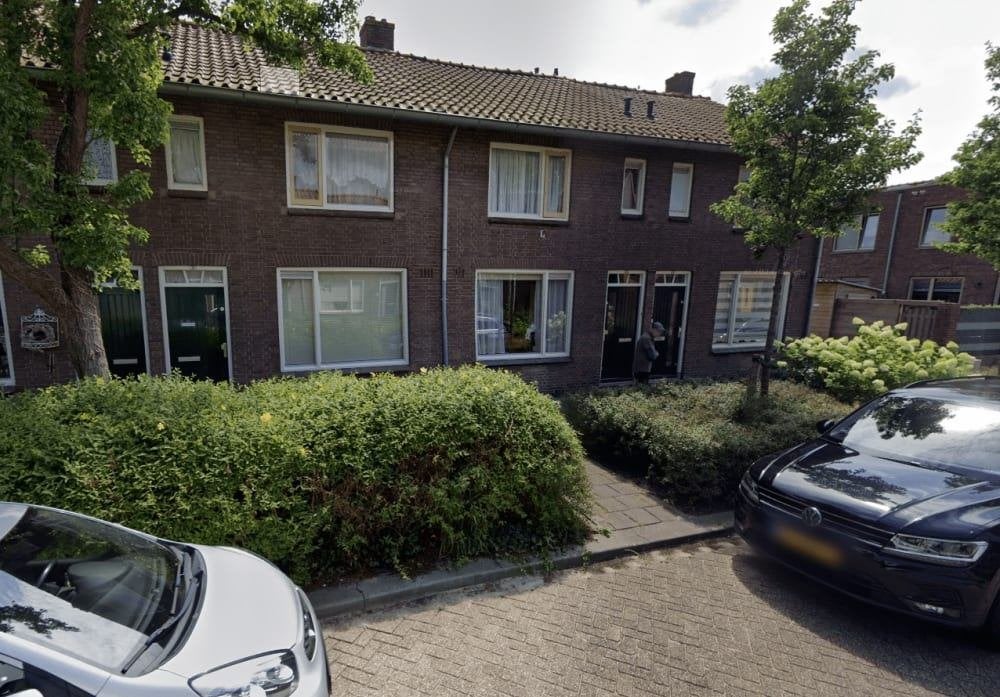 kamer te huur aangeboden voor dame om woonhuis mee te delen, Amsterdam