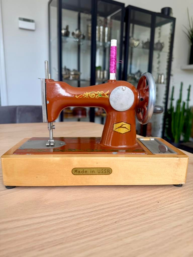 Vintage USSR Kindernaaimachine - Metaal - Incl. Handleiding, Ophalen of Verzenden