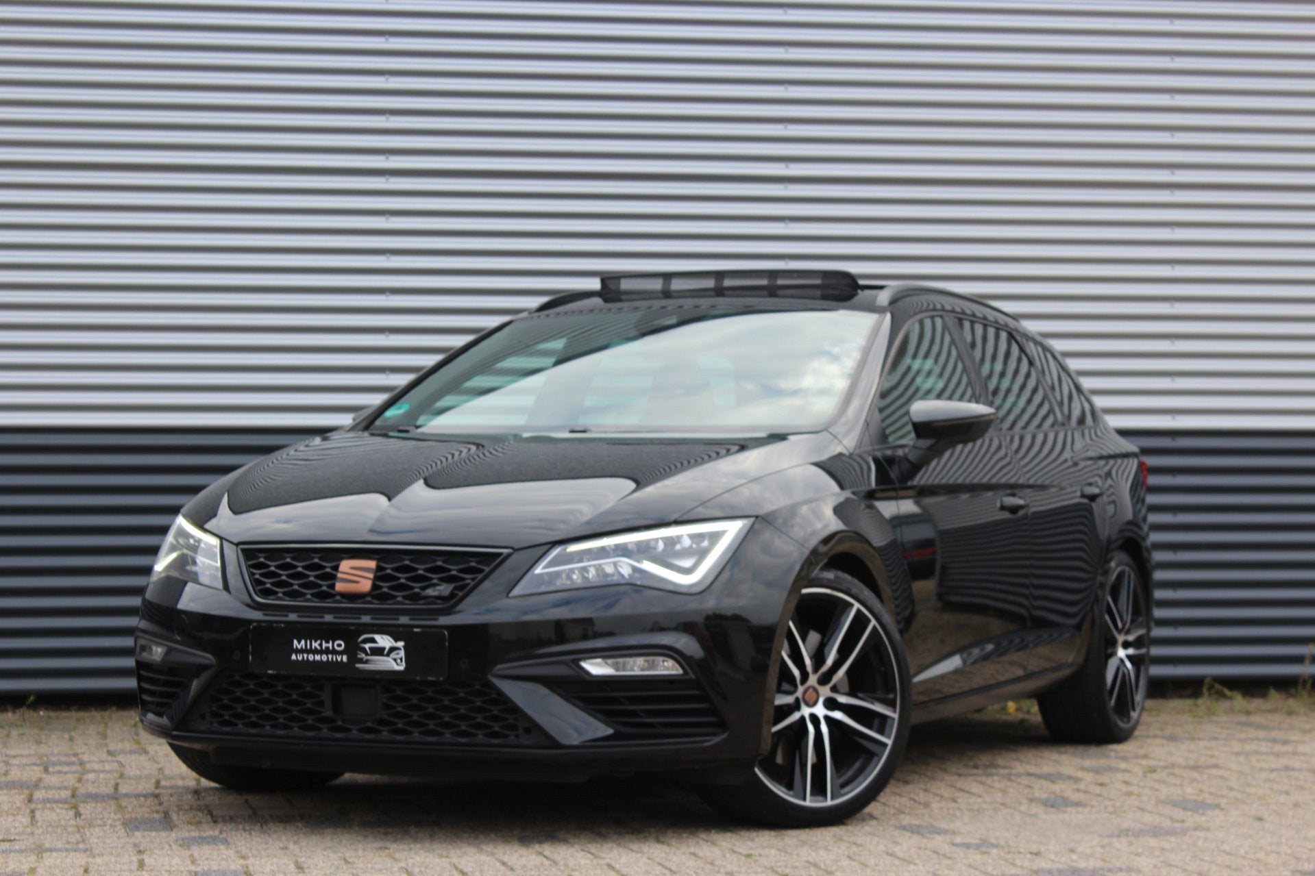 SEAT Leon ST 2.0 TSI CUPRA 4drive | Schaalstoelen | Panorama, Auto's, Dealer onderhouden, 15 km/l, Zwart, 4 cilinders