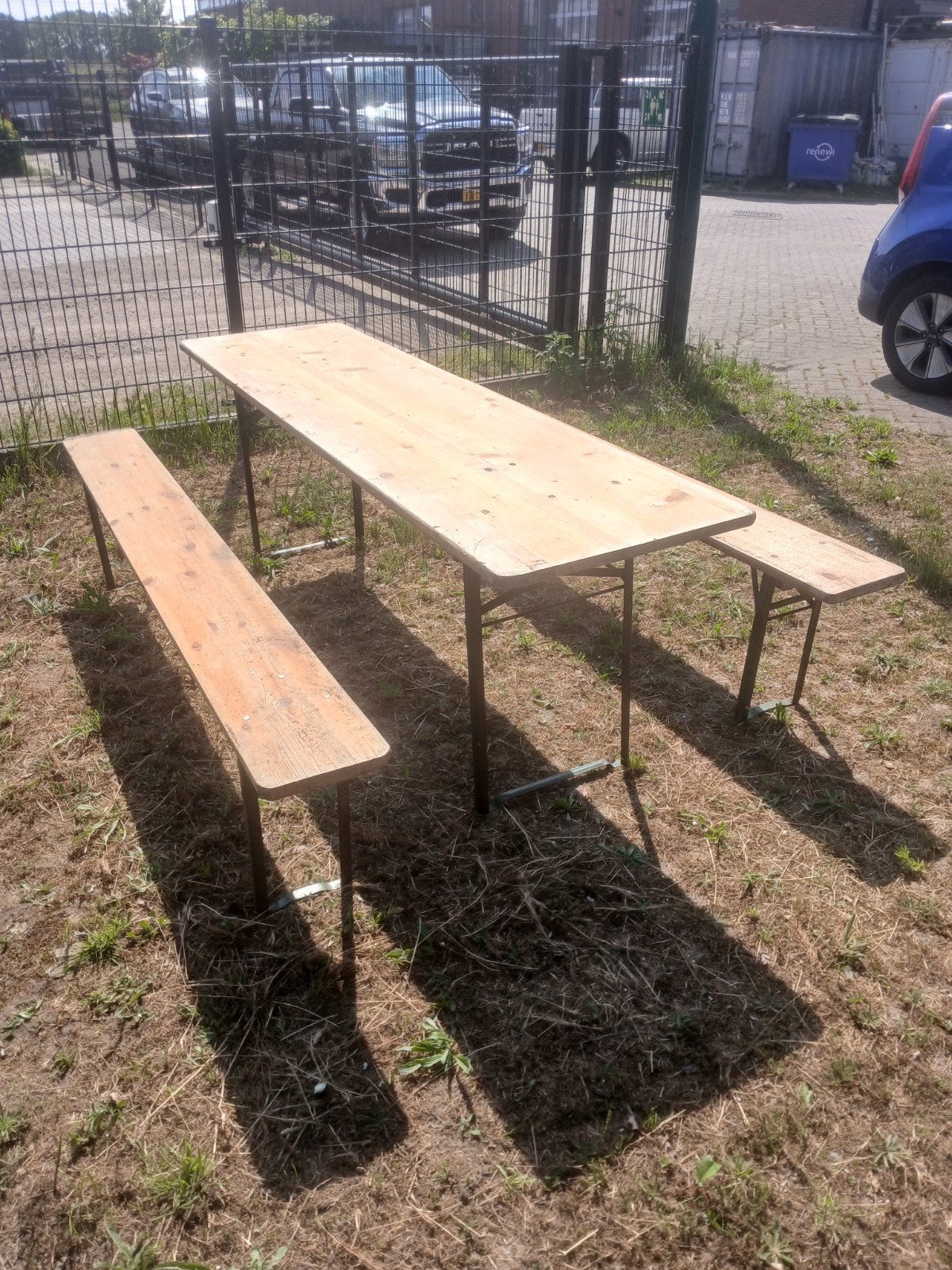 Biertafel tafel en 2 bankjes. 2 sets . Tuinset brocante, Ophalen, Gebruikt, Hout