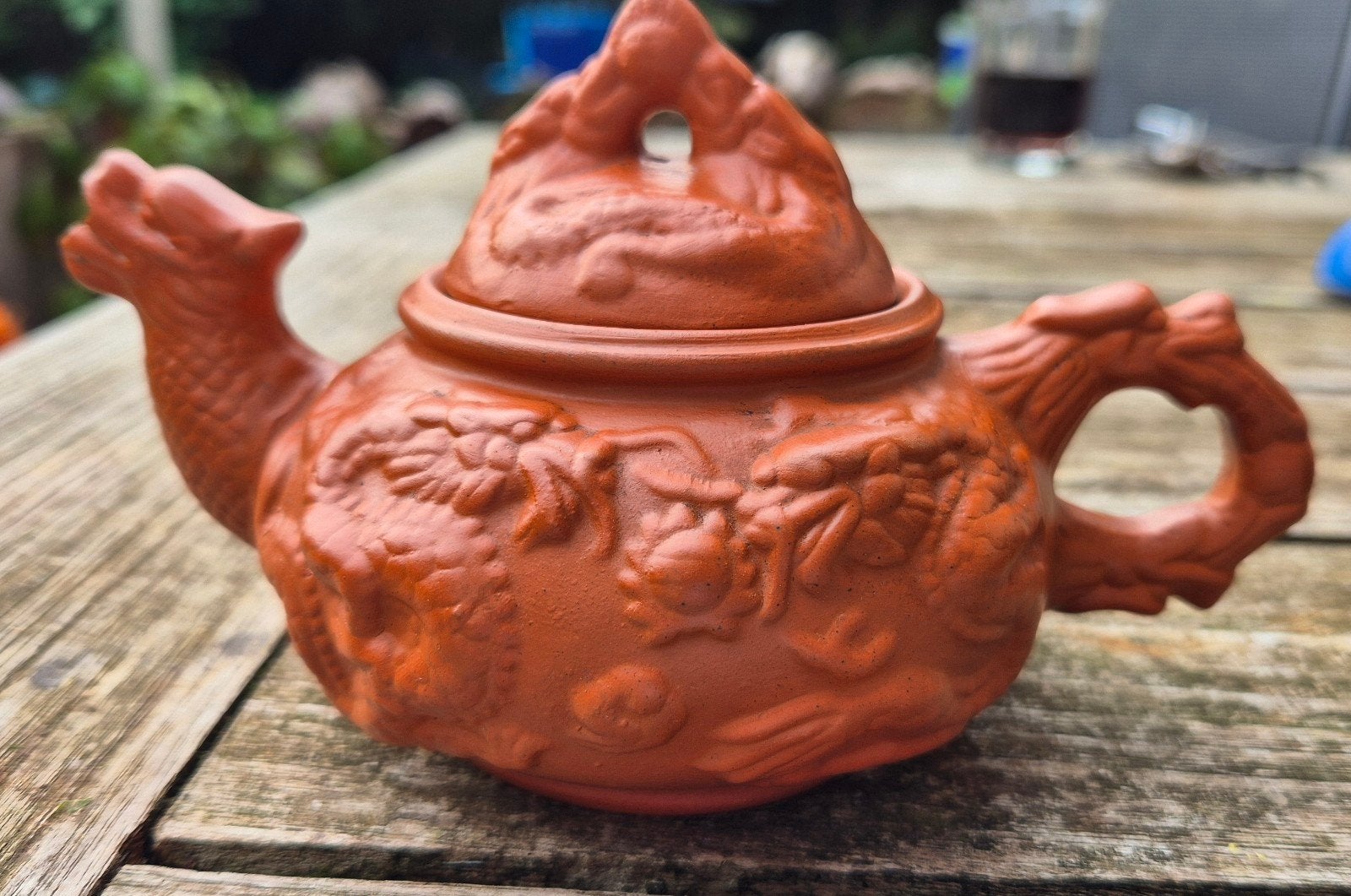 Chinese Yixing Zisha Theepot met Drakenreliëf (16 cm), Antiek en Kunst, Ophalen of Verzenden