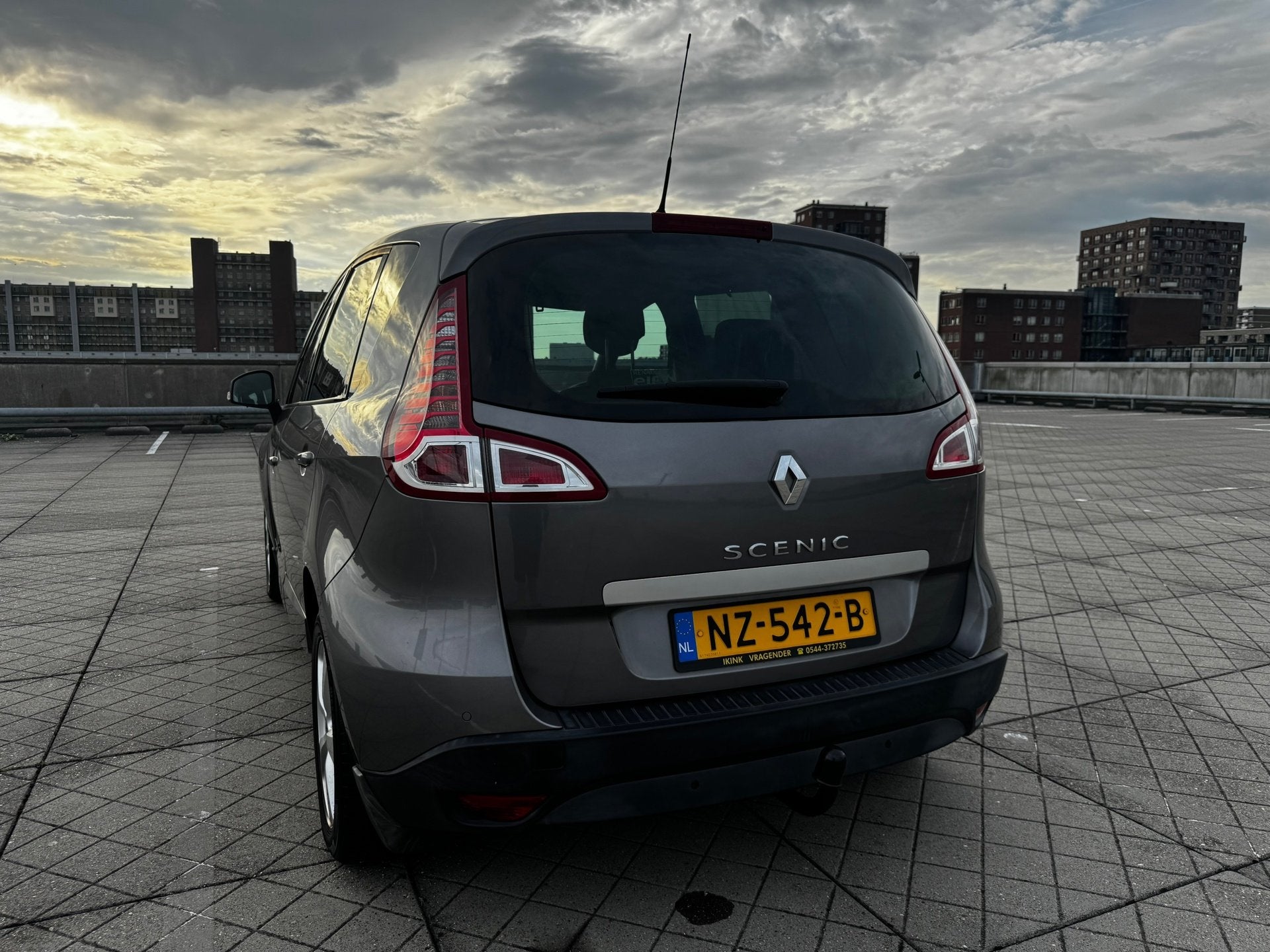 Renault Scénic 2.0 Expression AUT AIRCO CRUISE LEER PDC APK, Auto's, Gebruikt, Zwart, 4 cilinders, Leder en Stof