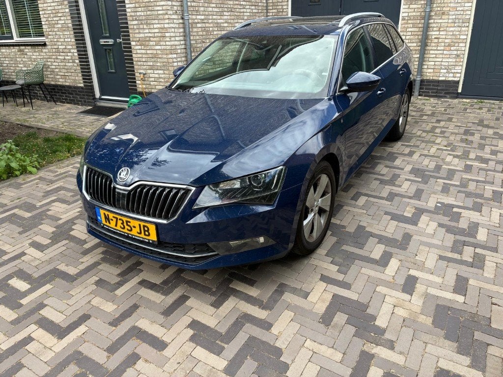 Skoda Superb 1.8 TSI 132KW Combi 2016 Style, Auto's, Skoda, 1800 kg, Zwart, 4 cilinders, Handgeschakeld
