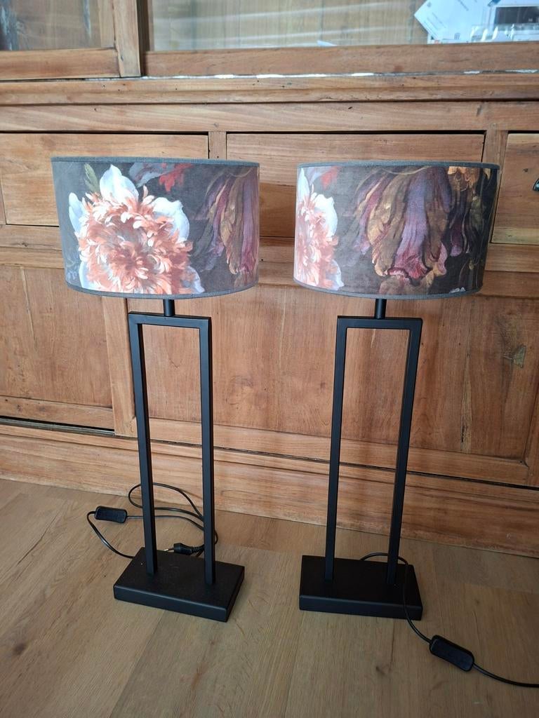 2 Light & Living tafellampen met bloemenkap, Ophalen of Verzenden, 50 tot 75 cm
