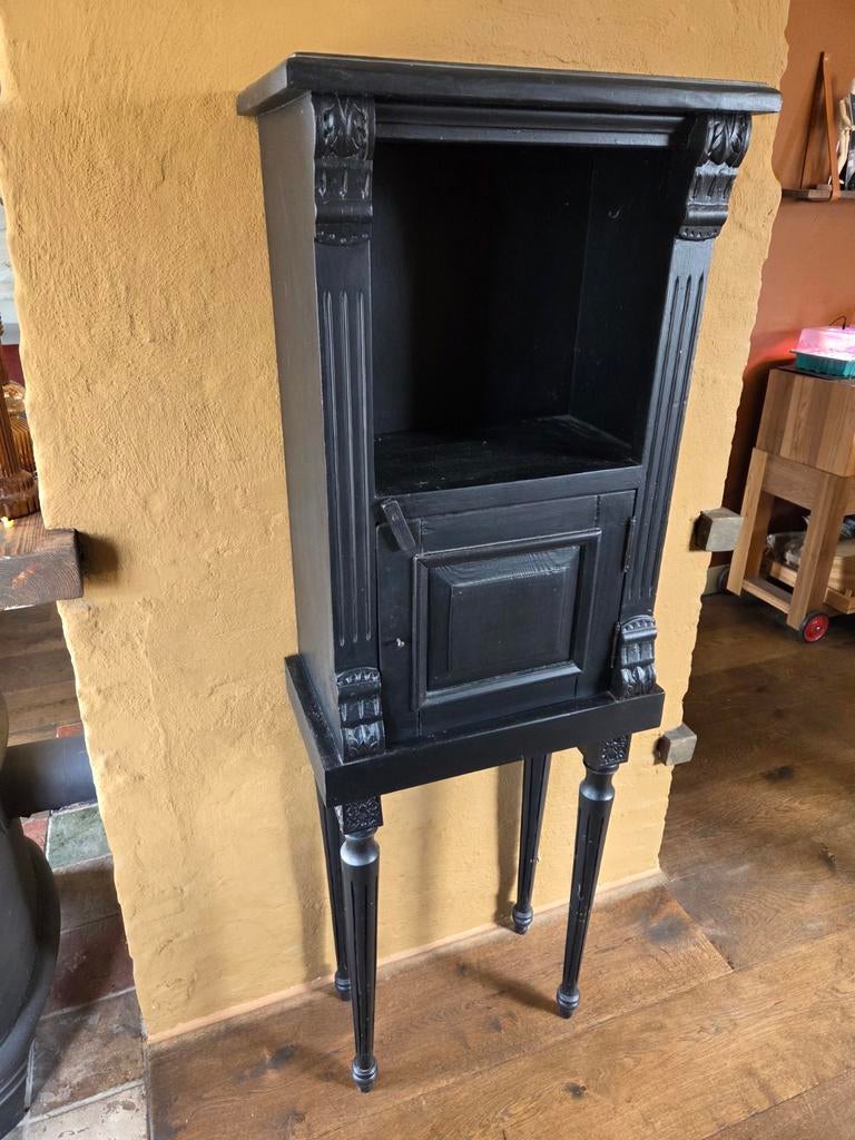 Retro kastje op hoge poten, Huis en Inrichting, Kasten | Buffetkasten, Ophalen