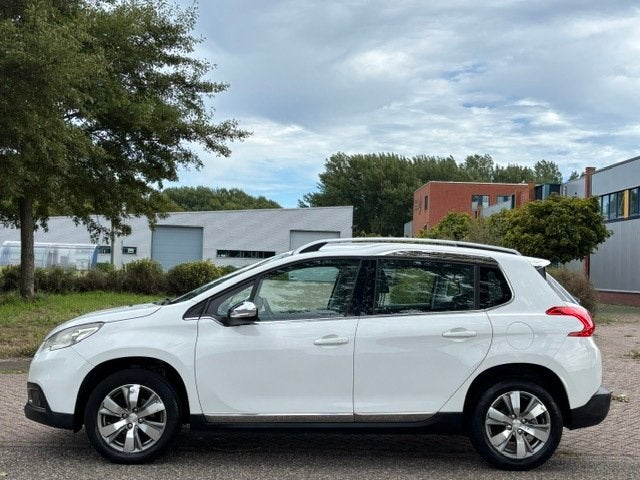 Peugeot 2008 1.2 VTi Allure ECC Audio-CD/Navi LMV 16" Sports, Auto's, Voorwielaandrijving, Zwart, 1199 cc, 82 pk